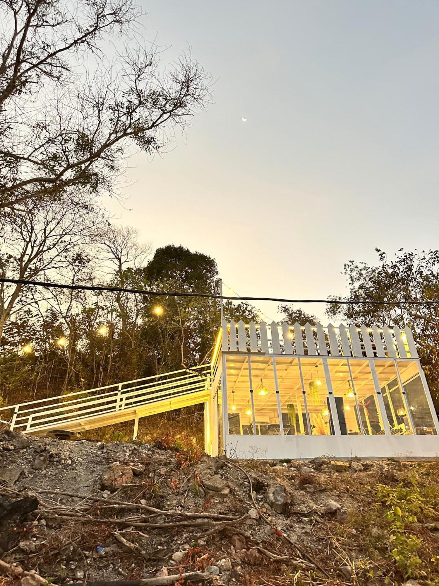 ホテル Gunung Medan Glamping & Cafe カンガー エクステリア 写真